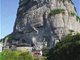 贵州深山现600年绝壁古塔 7层塔身嵌于绝壁