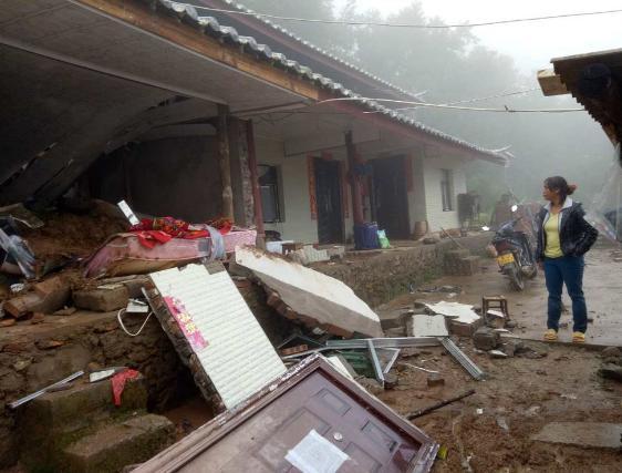 云南镇沅暴雨引发山体滑坡致3人死亡 1780多人受灾