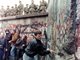 柏林墙存在了10316天，今天是它倒塌的第10316天！