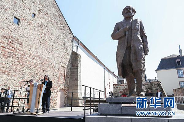 中国赠送马克思雕像在德国特里尔揭幕 高5.5米
