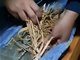 天津一中学被指三千元床垫用杂草填充 教育局回应