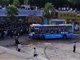 江西赣州一公交车失控坠落至平台 9人受伤